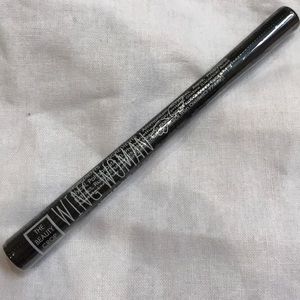 The beauty crop Wong woman liquid eyeliner
